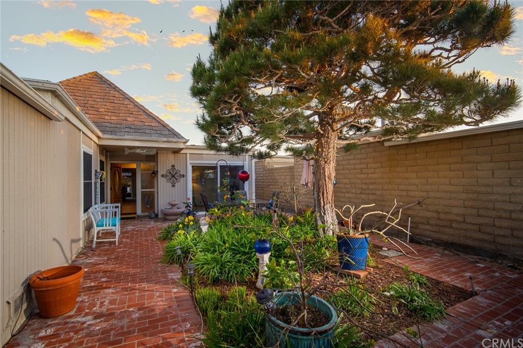 23892 Taranto Bay Dana Point, CA 92629 - Photo 5 of 73 a front view of a house with patio