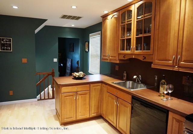 91 Foster Road Staten Island, NY 10309 - Photo 25 of 43 051