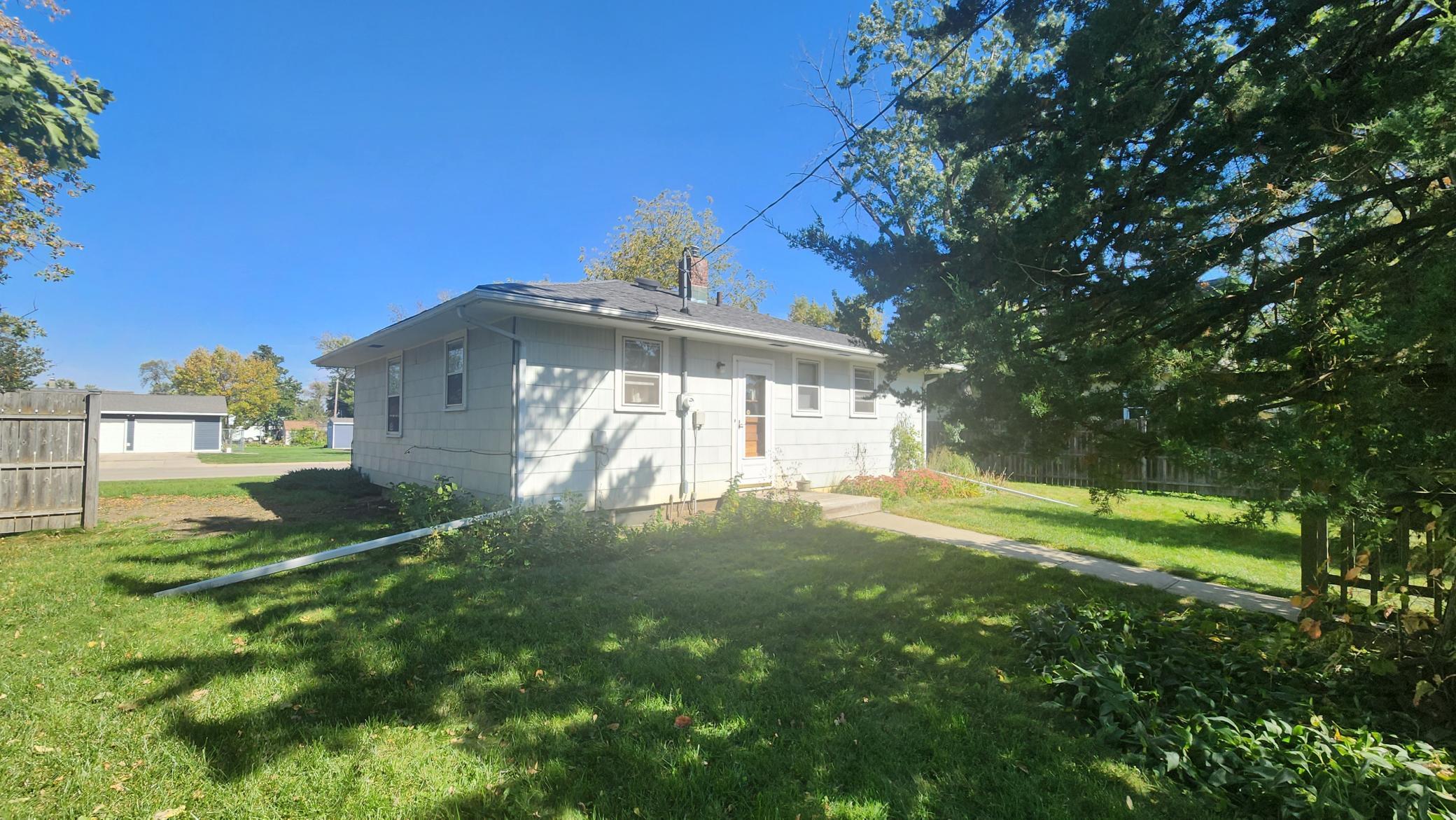 510 5th Street Southeast Pipestone, MN 56164 - Photo 3 of 5