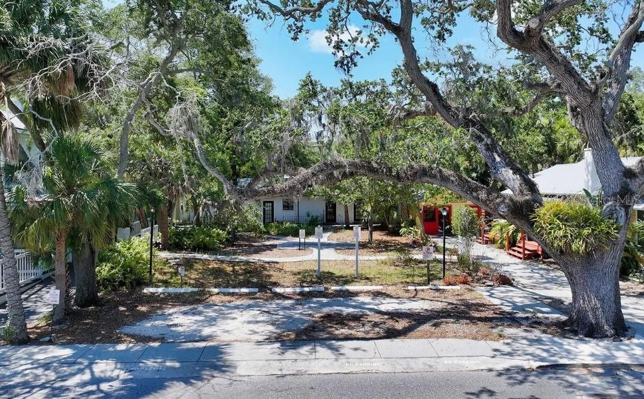 1930 Adams Lane Sarasota, FL 34236 - Photo 2 of 2