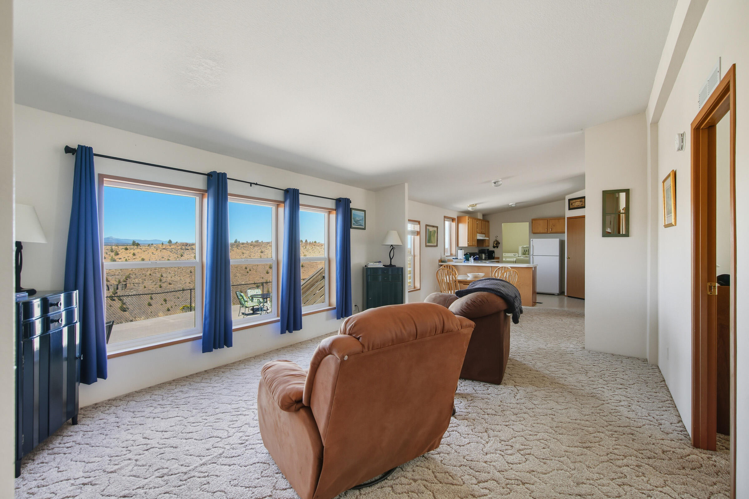 9813 Geneva View Road Terrebonne, OR 97760 - Photo 25 of 43 manufactured home family room