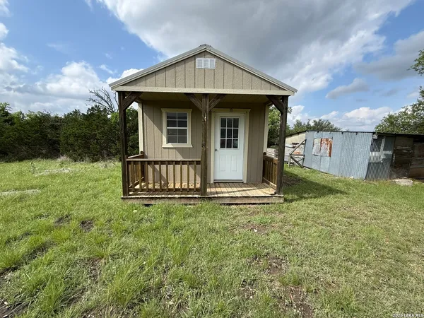 $340,000 | 281 Oak Road, Harper, TX 78631