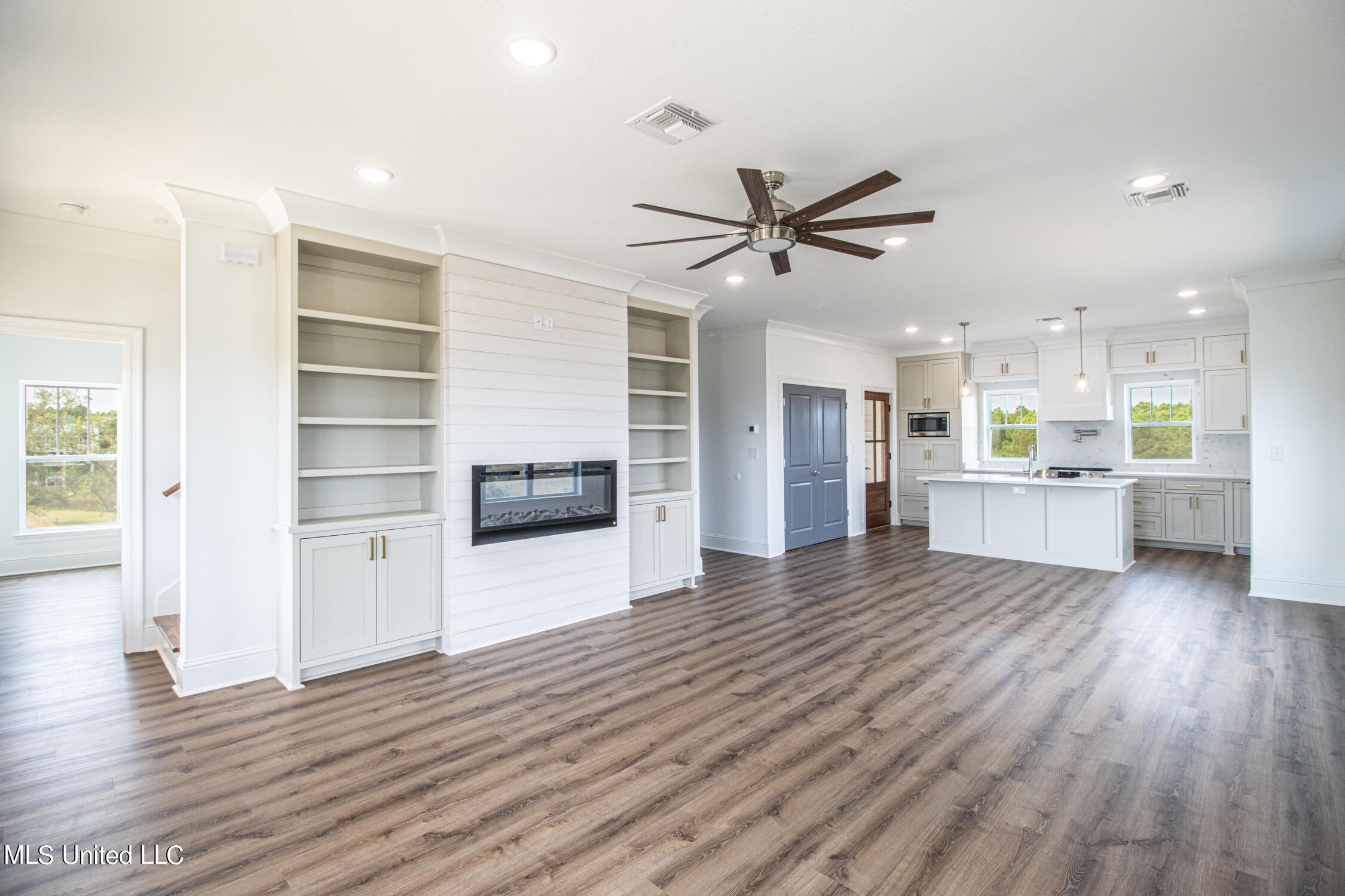 107 Pine Tree Road Bay St. Louis, MS 39520 - Photo 11 of 41 Living room 2