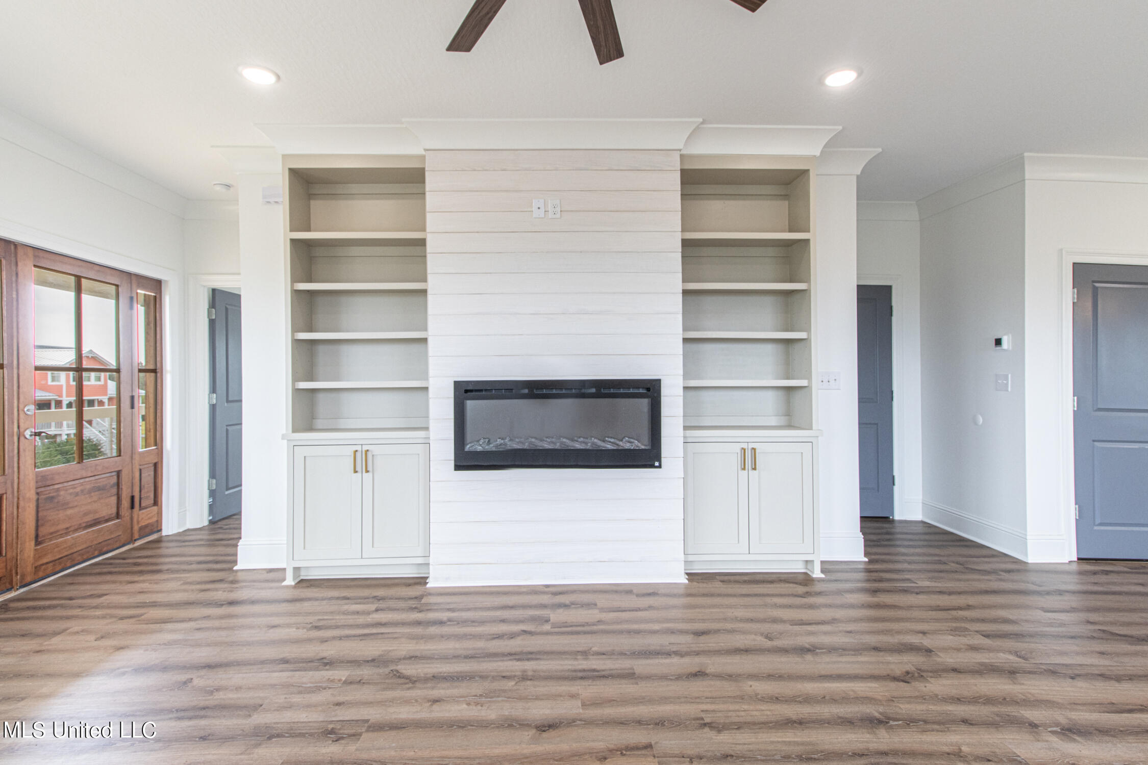 107 Pine Tree Road Bay St. Louis, MS 39520 - Photo 12 of 41 Living room 3