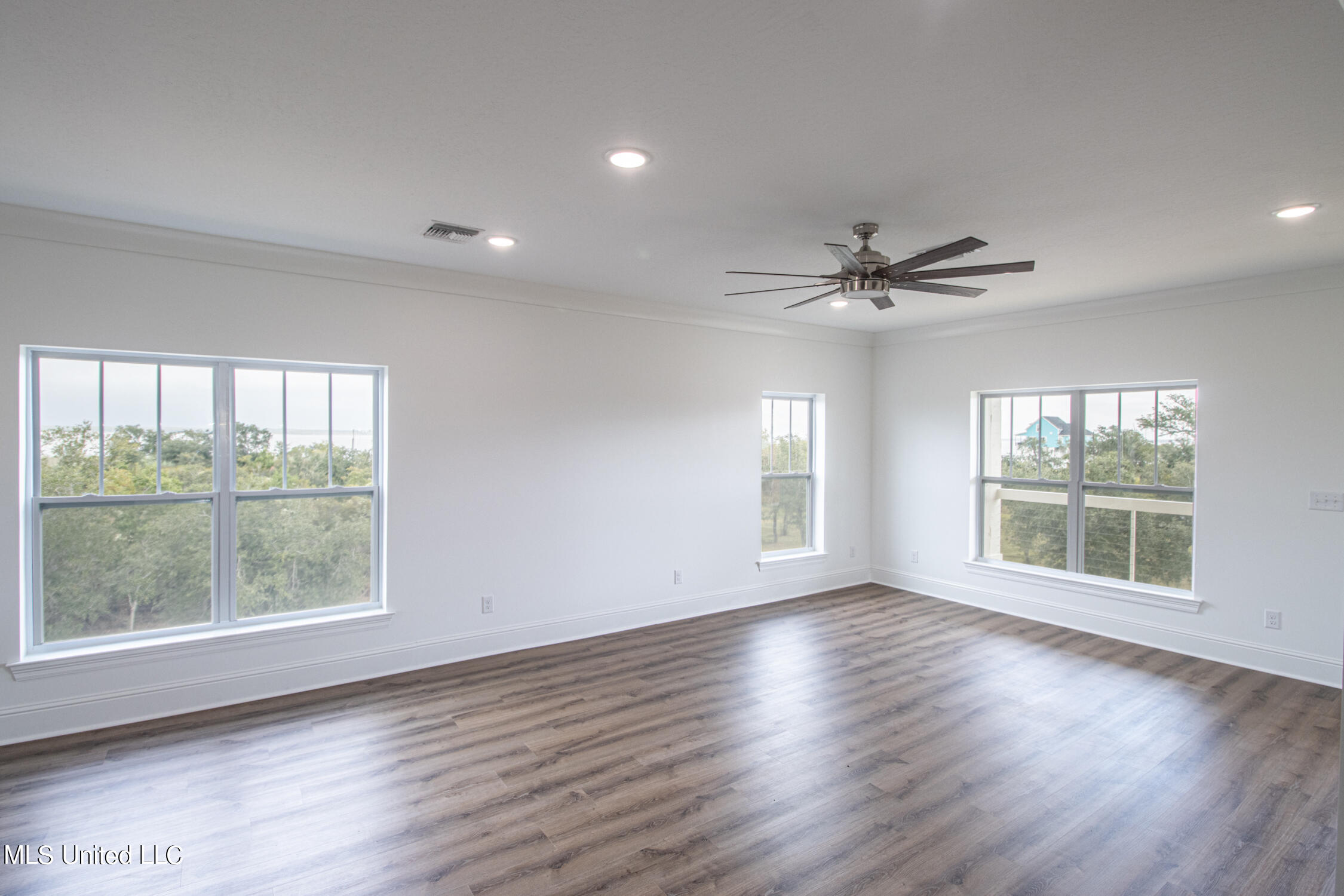 107 Pine Tree Road Bay St. Louis, MS 39520 - Photo 13 of 41 Living room 4