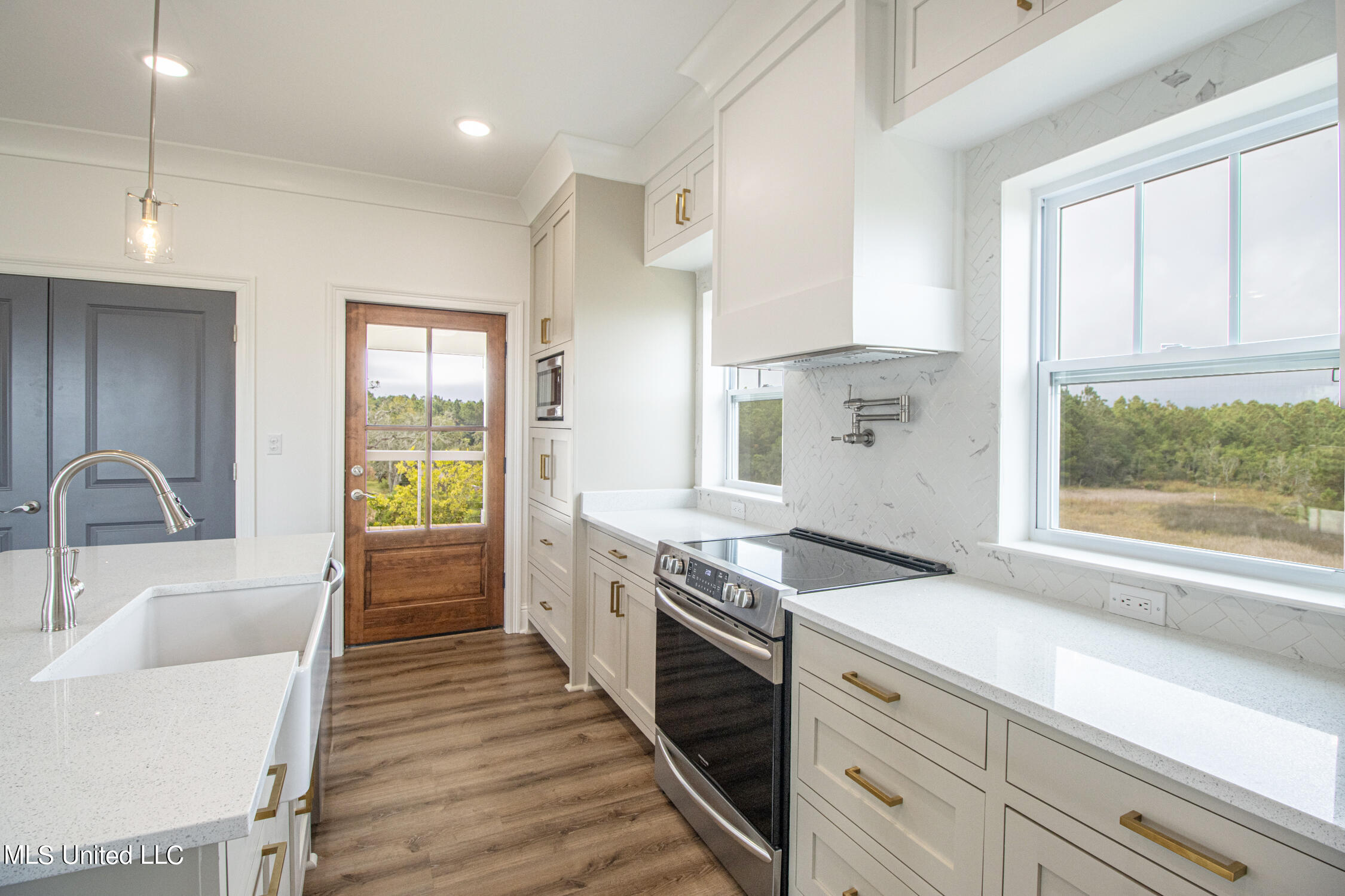107 Pine Tree Road Bay St. Louis, MS 39520 - Photo 17 of 41 Kitchen 5