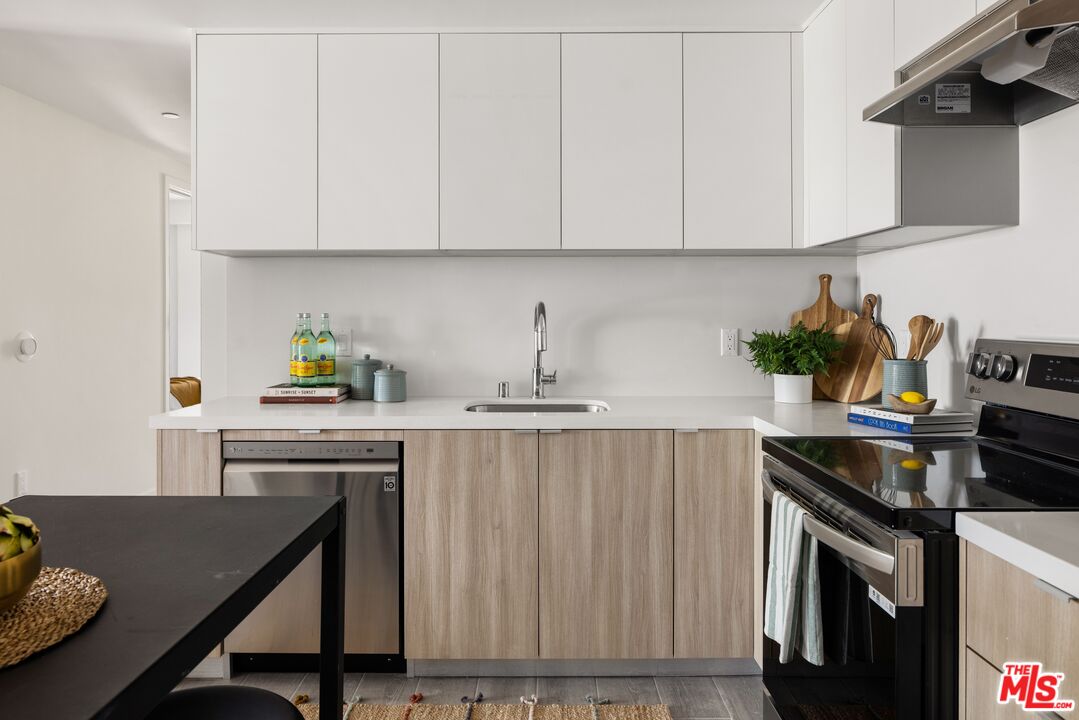 2600 South Sepulveda Boulevard, Unit 407 Los Angeles, CA 90064 - Photo 6 of 33 a kitchen with appliances cabinets and a counter top space