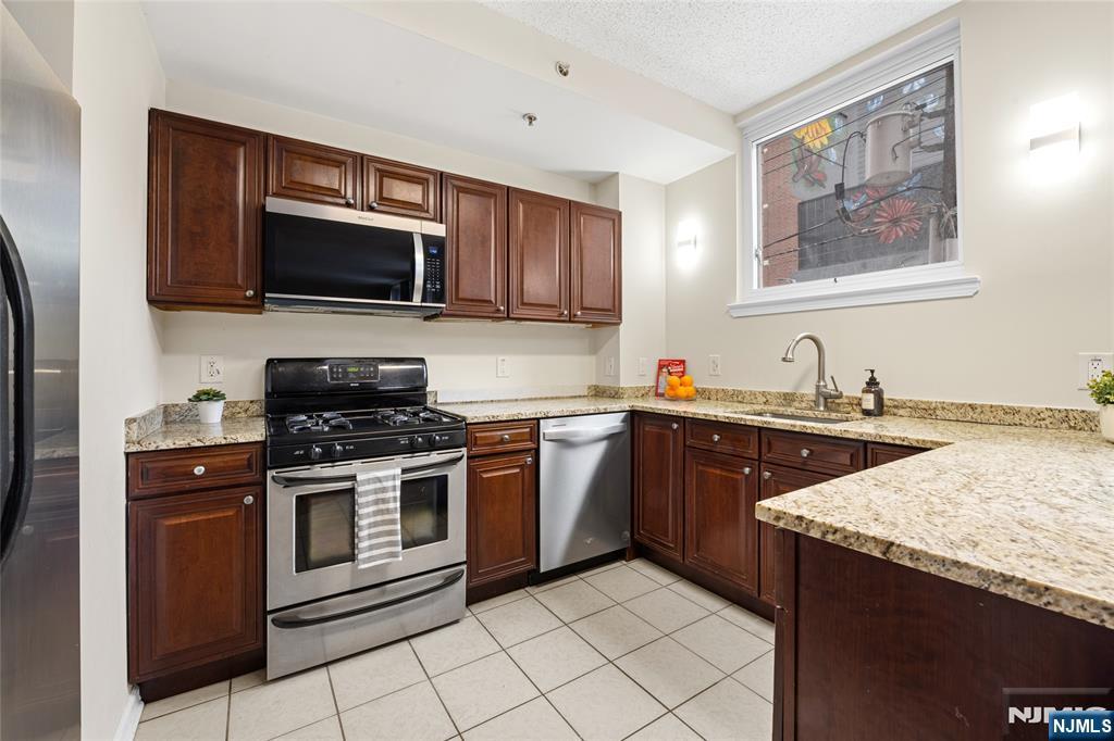 143 Morgan Street, Unit 1A Jersey City, NJ 07302 - Photo 14 of 30