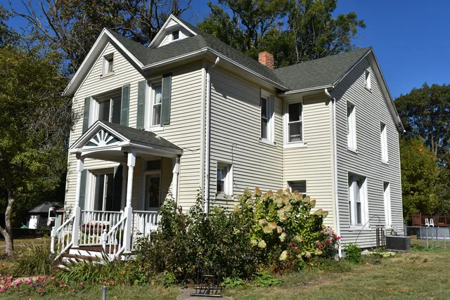 $179,900 | 112 East 3rd Street, Gridley, IL 61744