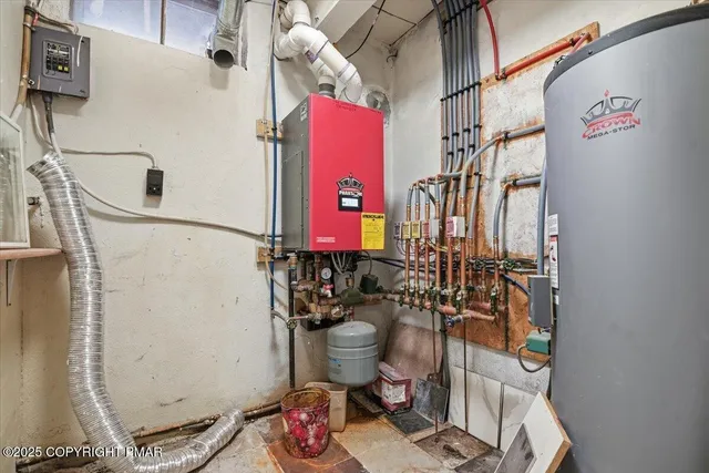 $300,000 | 137 Berwick Heights Road, East Stroudsburg, PA 18301