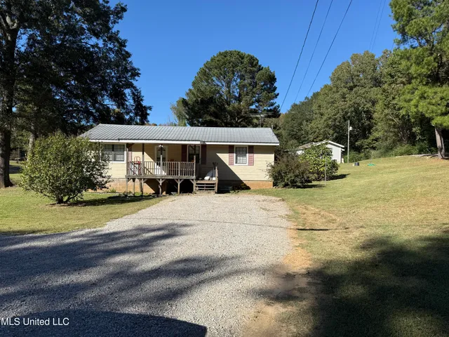 $219,900 | 1909 East Tate Road, Coldwater, MS 38618