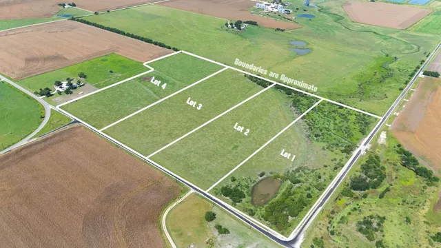 a view of a tennis court