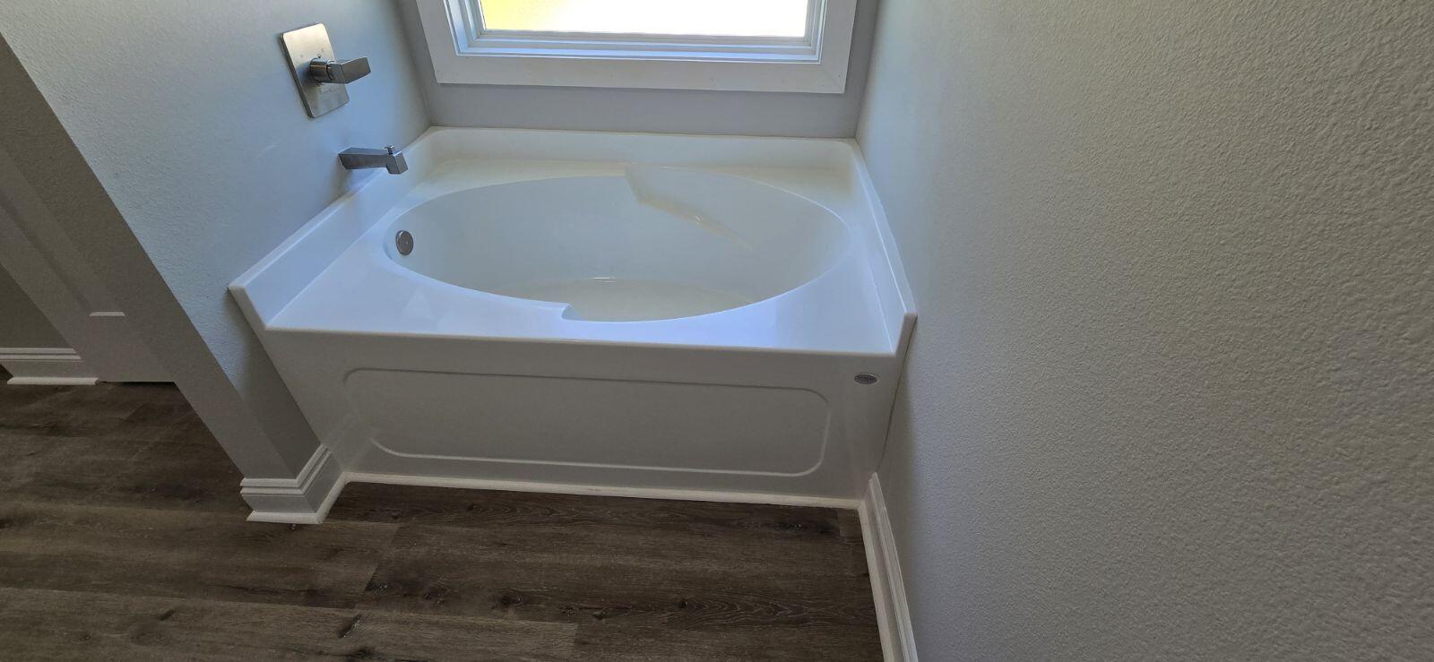 4500 Wolf Track Ridge Crestview, FL 32539 - Photo 14 of 19 a bathroom with a bathtub