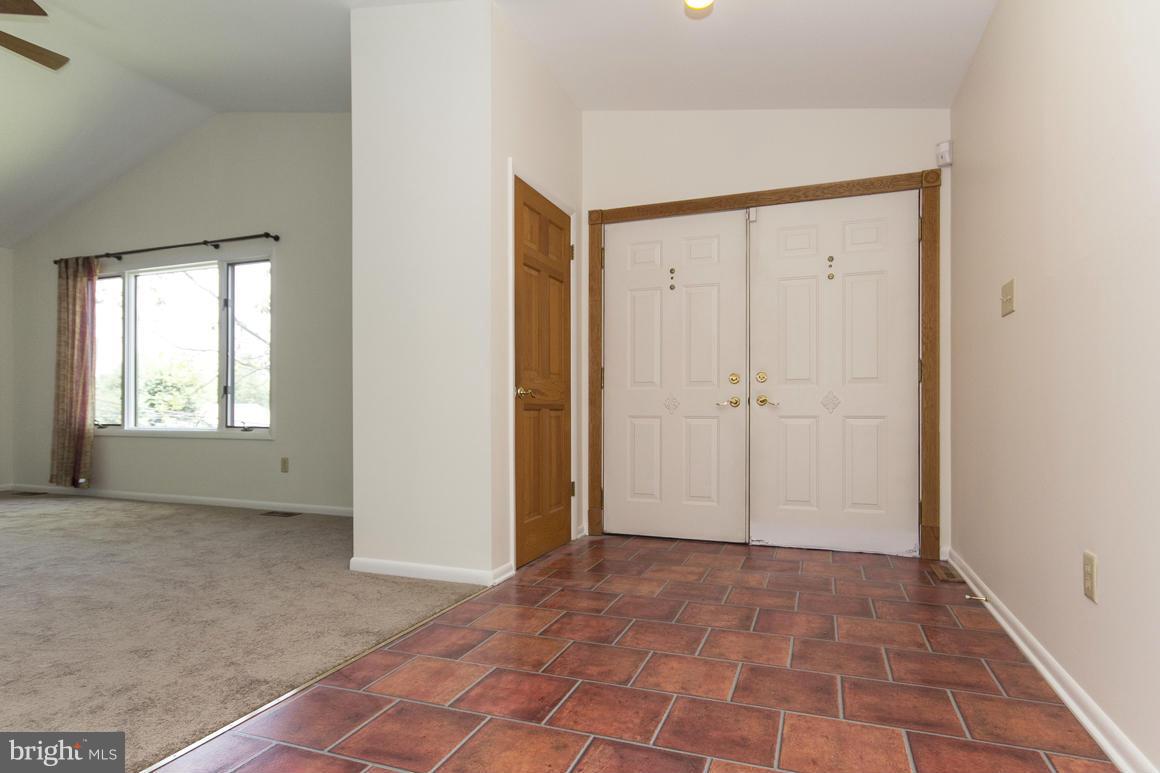 947 Cromwell Bridge Road Towson, MD 21286 - Photo 2 of 23 Entrance foyer