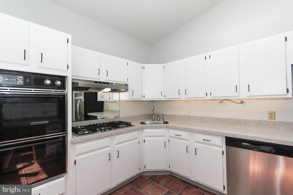 947 Cromwell Bridge Road Towson, MD 21286 - Photo 7 of 23 Kitchen
