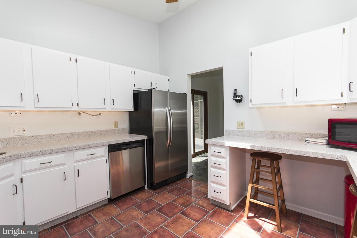 947 Cromwell Bridge Road Towson, MD 21286 - Photo 9 of 23 Kitchen