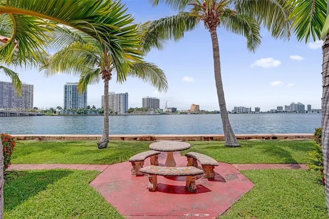 a view of ocean with city view