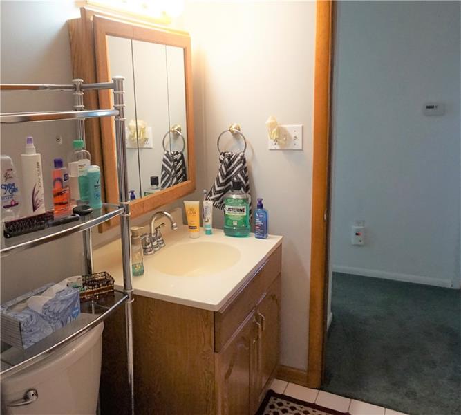 1844 Devonshire Road Coraopolis, PA 15108 - Photo 10 of 25 Bath #! - main level