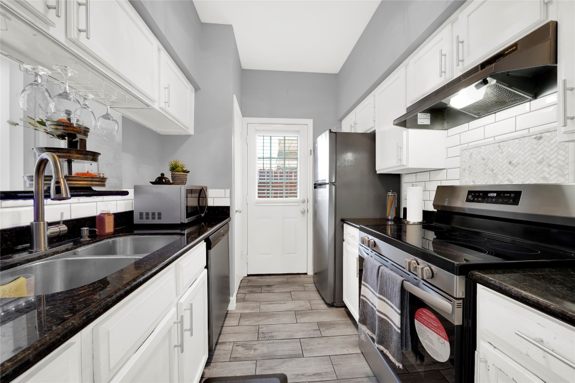 3600 Jeanetta Street, Unit 601 Houston, TX 77063 - Photo 4 of 24 a kitchen with granite countertop a sink and stove top oven