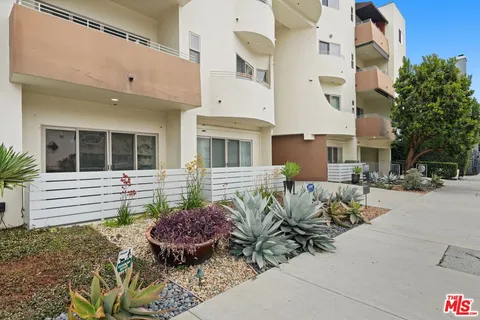 $699,000 | 5016 Bakman Avenue, Unit 202, North Hollywood, CA 91601