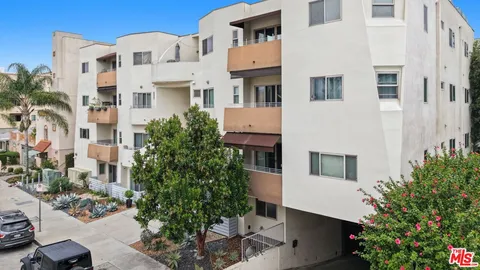 $699,000 | 5016 Bakman Avenue, Unit 202, North Hollywood, CA 91601