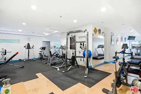 $699,000 | 5016 Bakman Avenue, Unit 202, North Hollywood, CA 91601