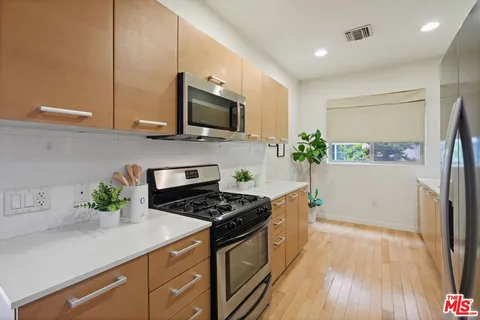 $699,000 | 5016 Bakman Avenue, Unit 202, North Hollywood, CA 91601