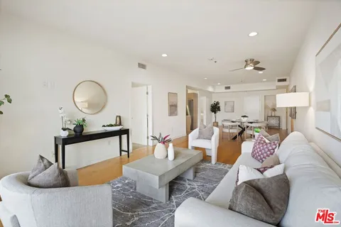 $699,000 | 5016 Bakman Avenue, Unit 202, North Hollywood, CA 91601