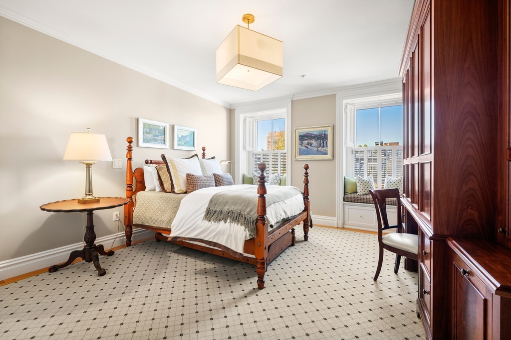 45-47 Commonwealth Avenue, Unit 5 Boston, MA 02116 - Photo 13 of 19 a bed room with a bed and a lamp