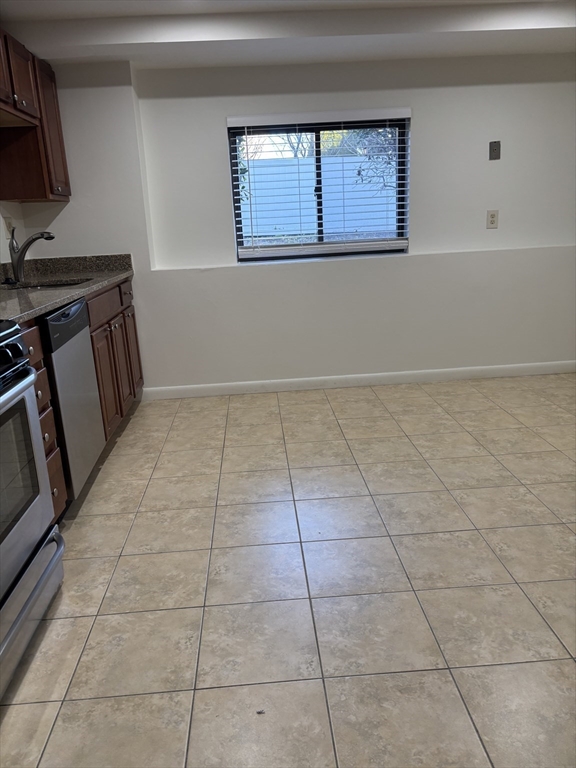 146 Willow Street, Unit 4 Waltham, MA 02453 - Photo 9 of 13 a view of an empty room with a window