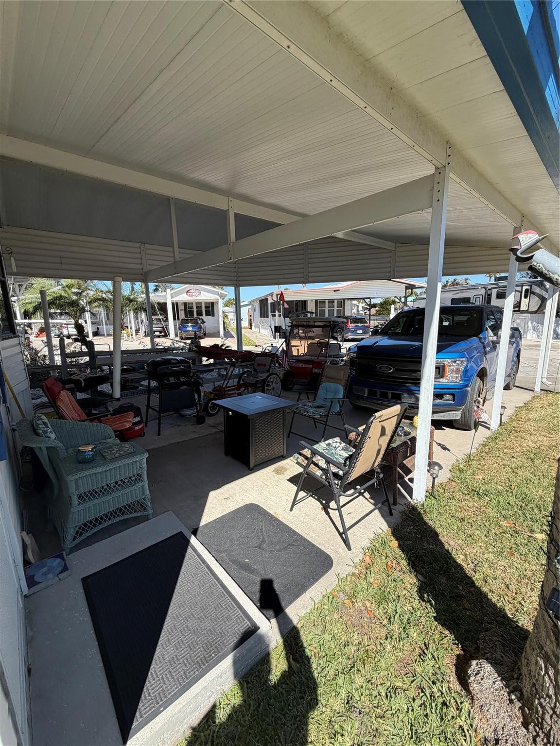 6444 Southeast 56th Street Okeechobee, FL 34974 - Photo 10 of 13 a living room with lots of furniture and clutter