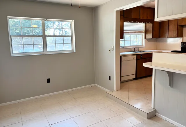 $2,750 | 32 Nebraska Avenue Northeast, Fort Walton Beach, FL 32548