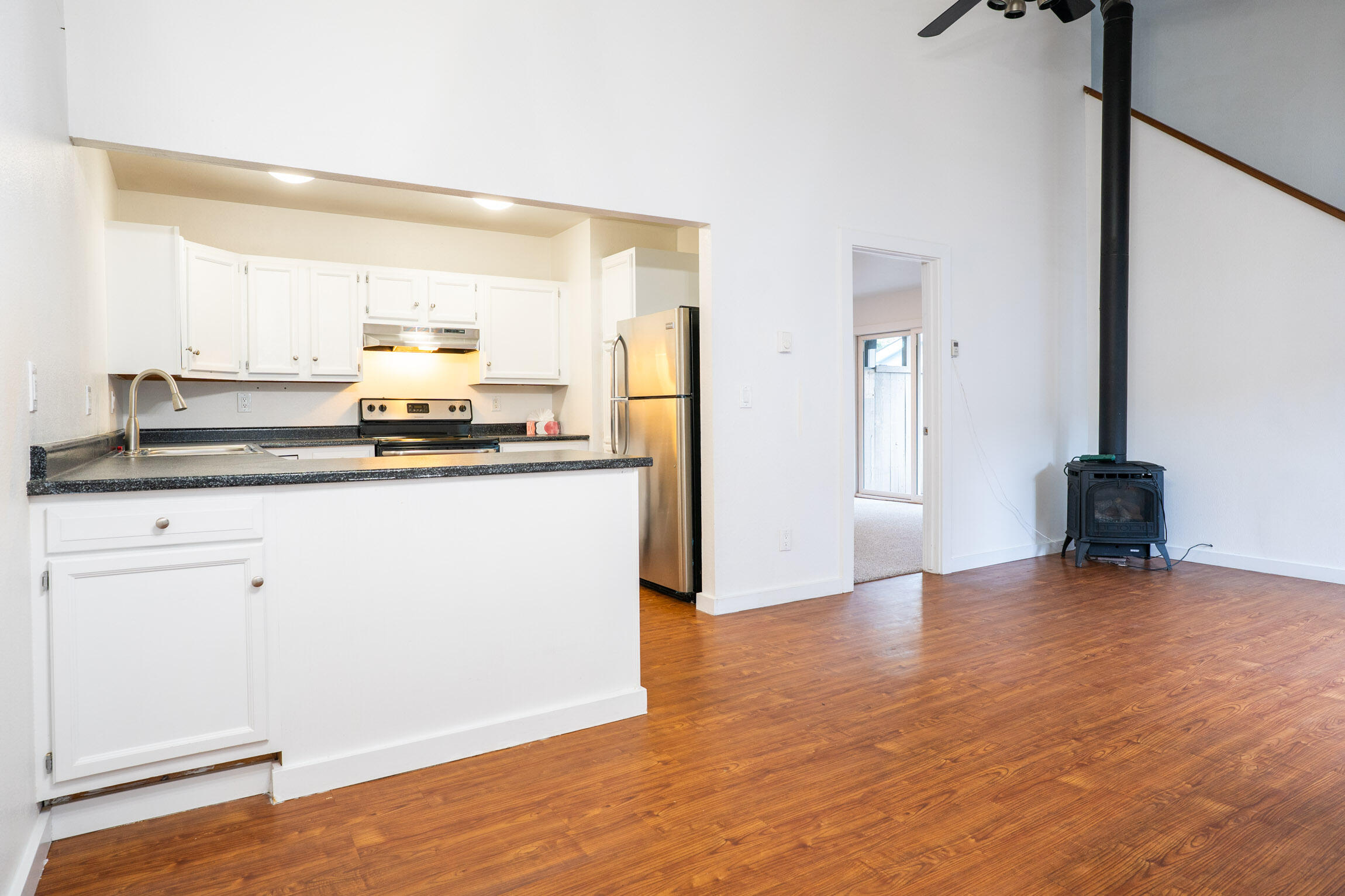 218 Pinewood Lane, Unit D6 Ketchum, ID 83340 - Photo 6 of 18 Kitchen:Living