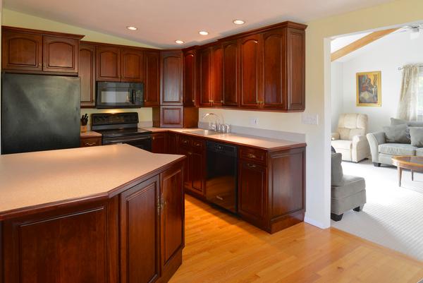 19 Cleveland Road Peabody, MA 01960 - Photo 4 of 27 Gallery Image 4