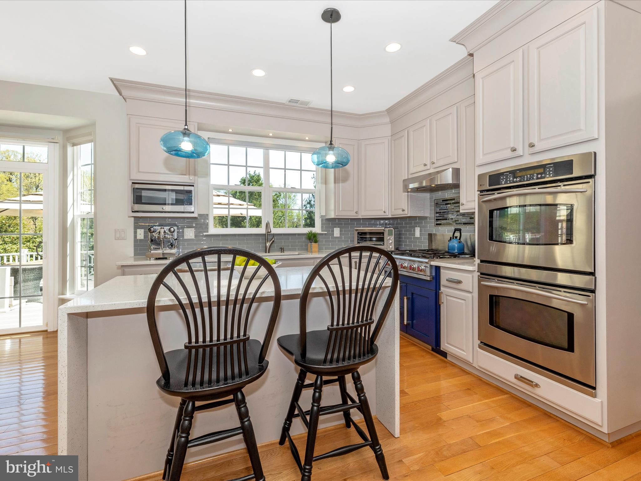 23133 Persimmon Ridge Road Clarksburg, MD 20871 - Photo 17 of 73 Double wall ovens.