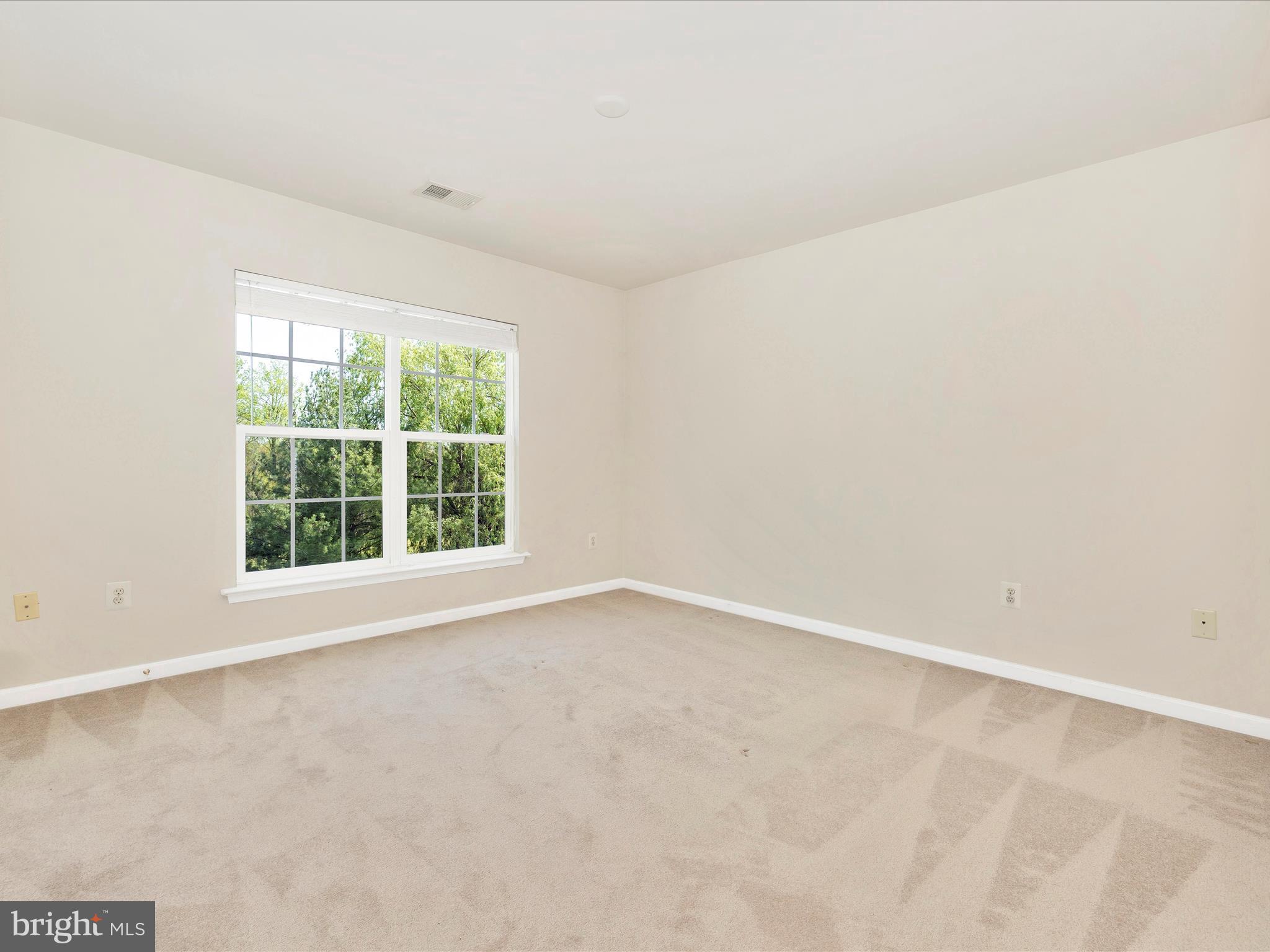 23133 Persimmon Ridge Road Clarksburg, MD 20871 - Photo 44 of 73 Large 3rd bedroom at the back of the home.