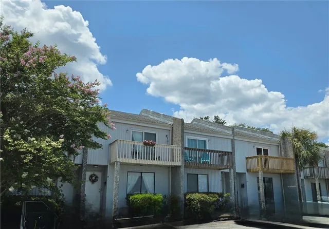 $185,000 | 900 Lanier Boulevard, Unit 6, Brunswick, GA 31520