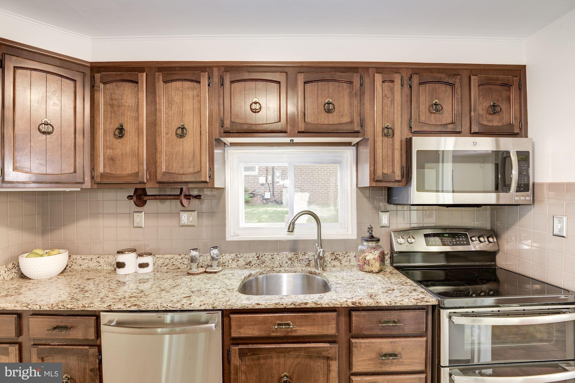 9816 Cottrell Terrace Silver Spring, MD 20903 - Photo 7 of 22 Kitchen with granite counters