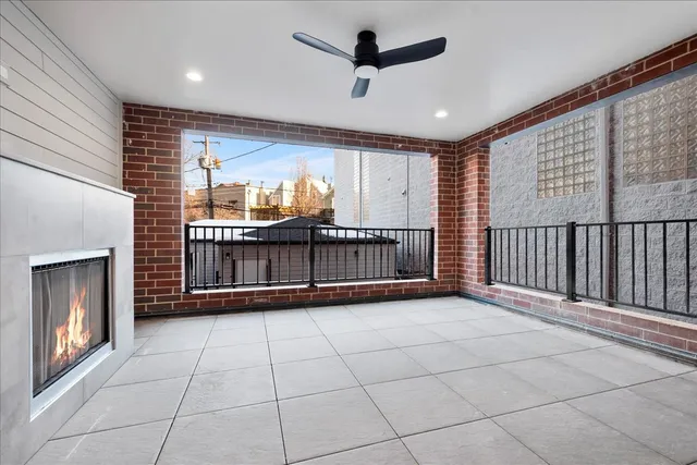 $1,175,000 | 2435 North Clybourn Avenue, Unit 1S, Chicago, IL 60614