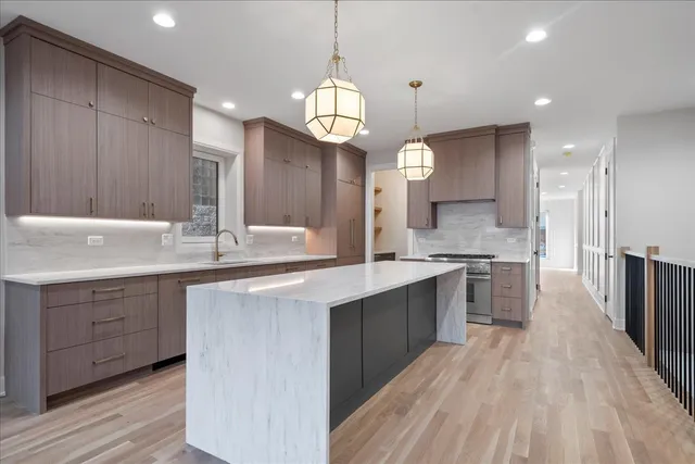 $1,175,000 | 2435 North Clybourn Avenue, Unit 1S, Chicago, IL 60614