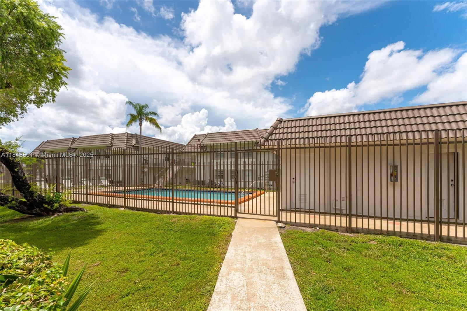 6911 Southwest 129th Avenue, Unit 2 Miami, FL 33183 - Photo 30 of 30 a view of a backyard with a garden