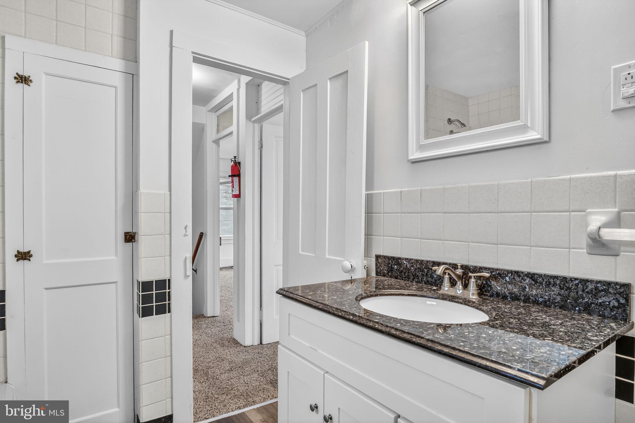 404 Main Street Lavelle, PA 17921 - Photo 22 of 33 2nd Floor Bath