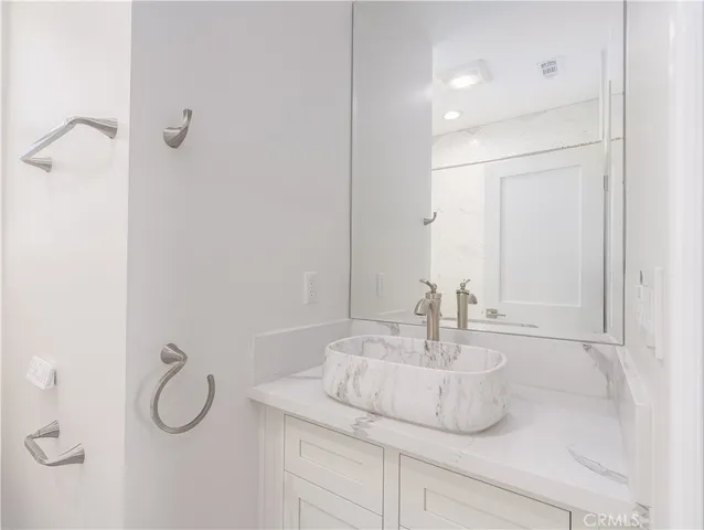 $4,250 | 8421 Bleriot Avenue, Westchester, CA 90045