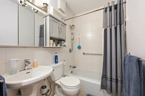 $5,200 | 63 Atlantic Avenue, Unit 5D, Boston, MA 02110