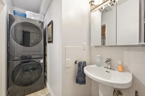 $5,200 | 63 Atlantic Avenue, Unit 5D, Boston, MA 02110