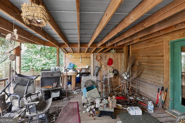 a view of entryway with a front door