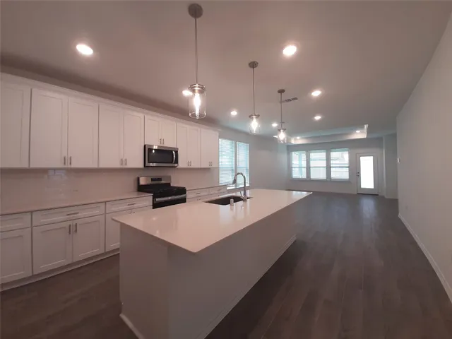 $2,100 | 16026 Tangled Vine Lane, Conroe, TX 77302