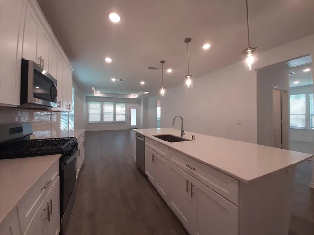 $2,100 | 16026 Tangled Vine Lane, Conroe, TX 77302