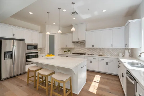 $1,949,000 | 215 Pheasant Lane, Napa, CA 94558