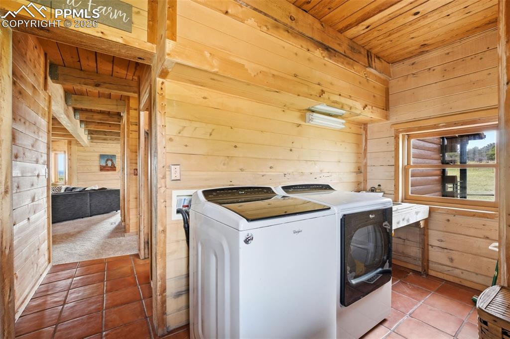 5315 East Best Road Larkspur, CO 80118 - Photo 16 of 50 Mudroom/Laundry
